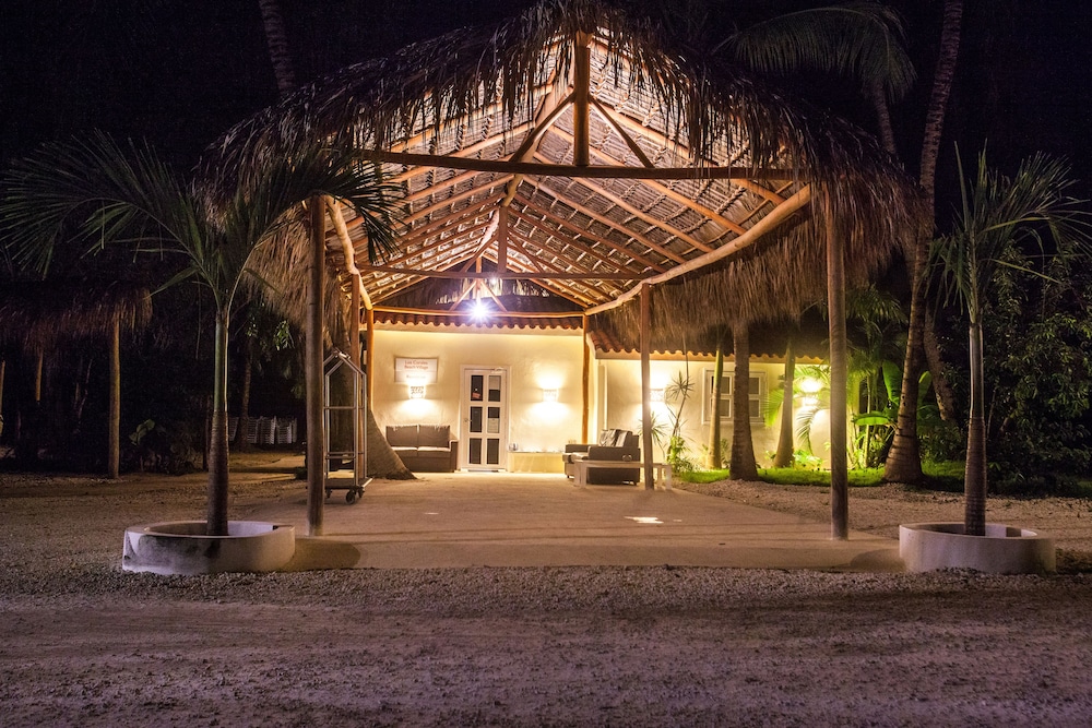 los corales beach village