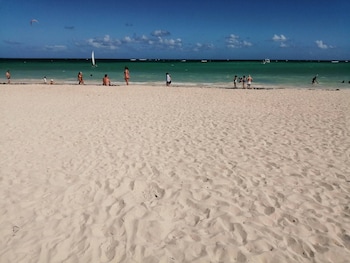 los corales beach village