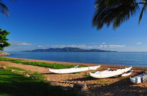 waters edge the strand