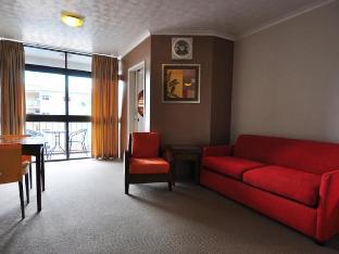 waters edge the strand