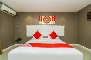 natural beach hotel pattaya