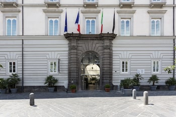 palazzo caracciolo naples
