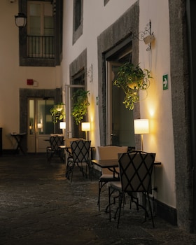 palazzo caracciolo naples