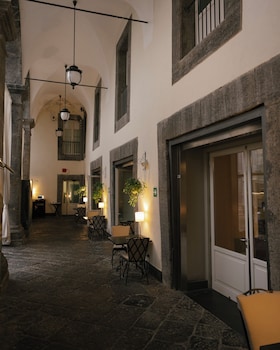 palazzo caracciolo naples