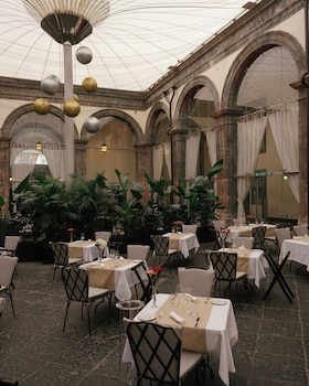 palazzo caracciolo naples