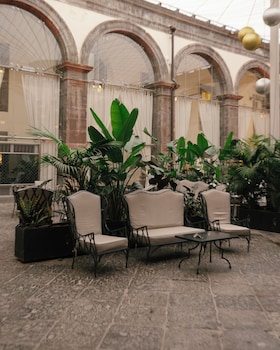 palazzo caracciolo naples