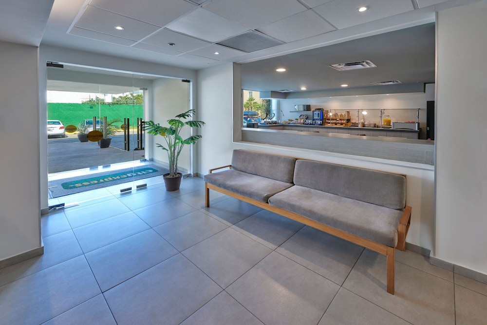 city express junior by marriott cancun