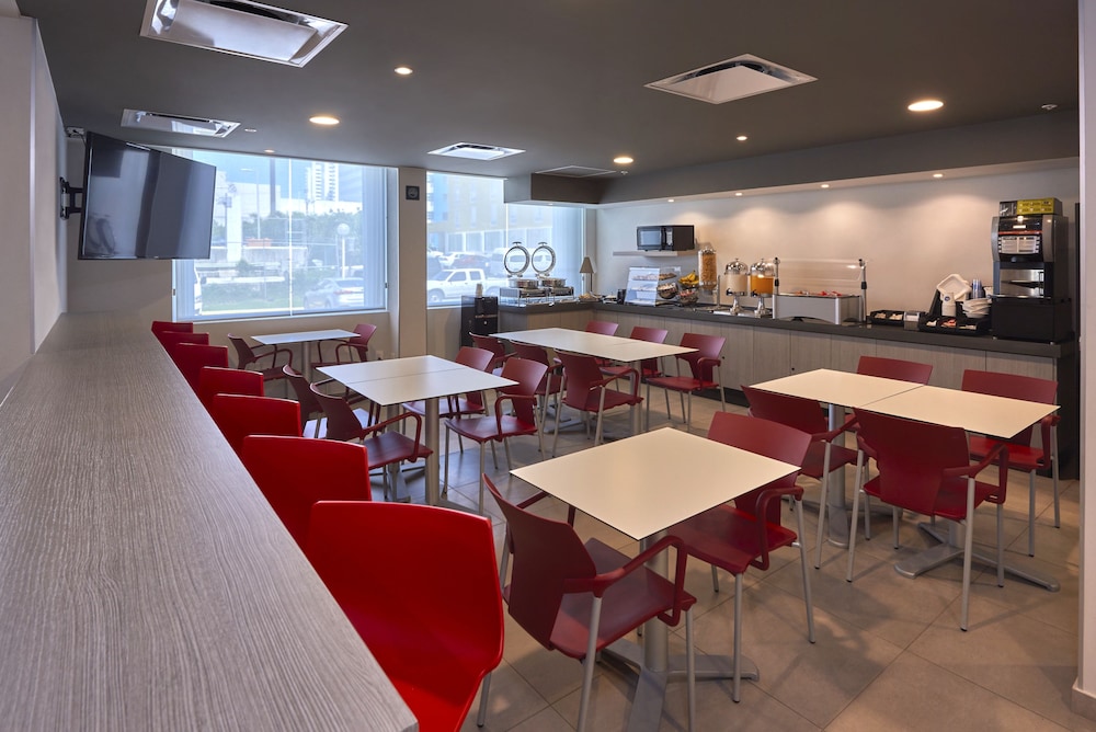 city express junior by marriott cancun