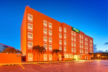 City Express Junior By Marriott Cancun,Downtown Cancun>>Cancun,3 star