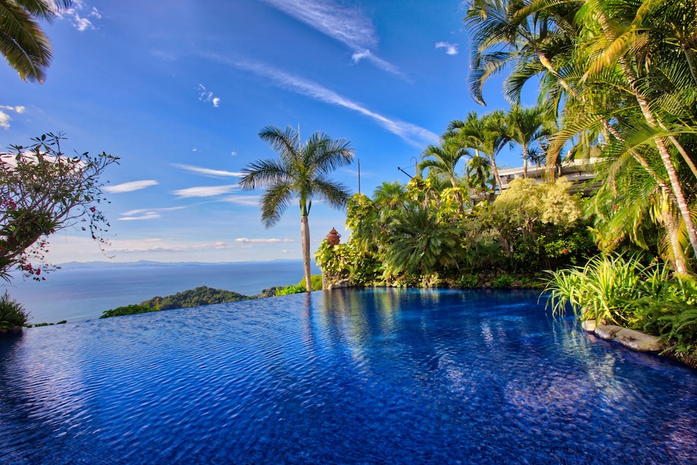 hotel villa caletas