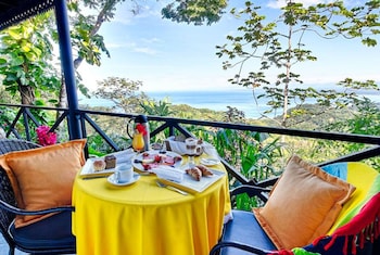 hotel villa caletas