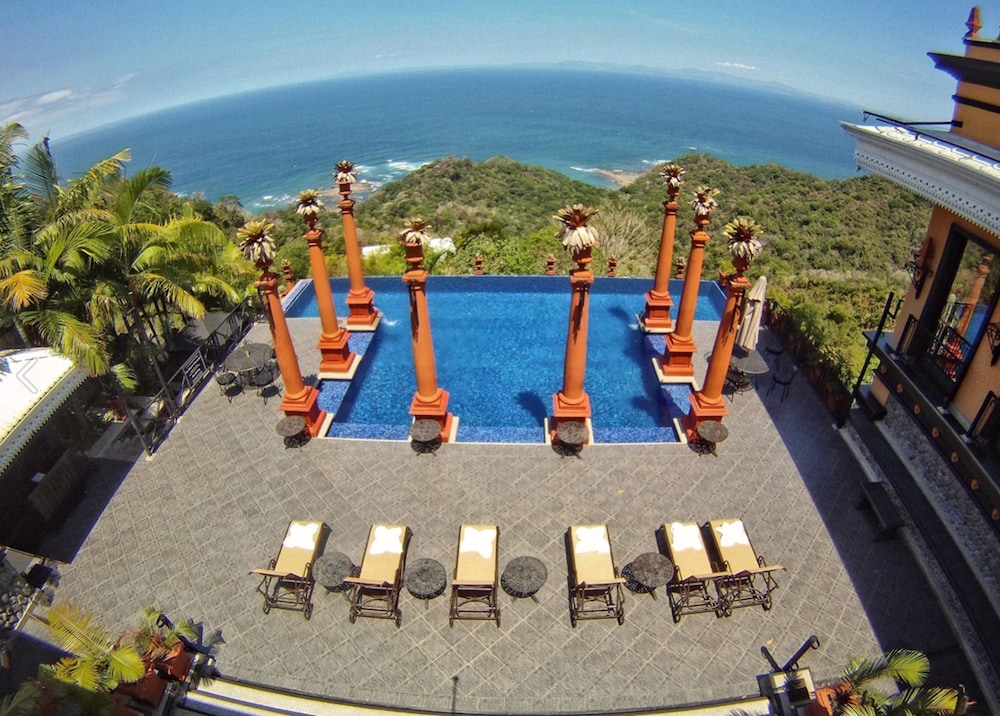 hotel villa caletas