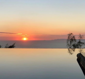 hotel villa caletas
