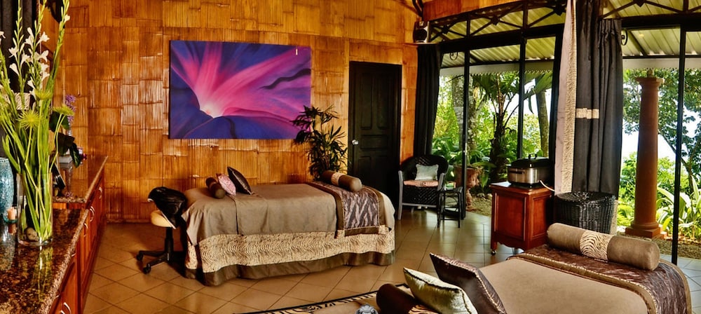 hotel villa caletas