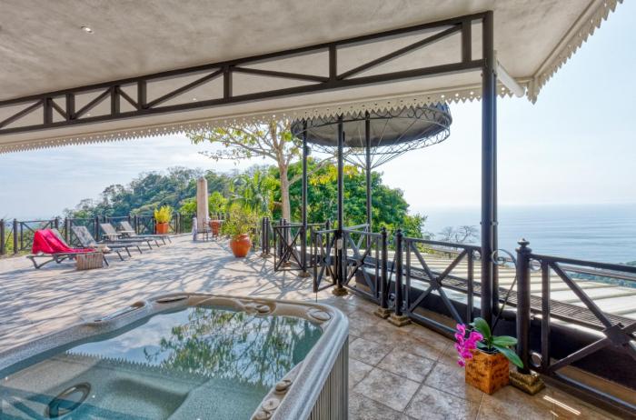hotel villa caletas