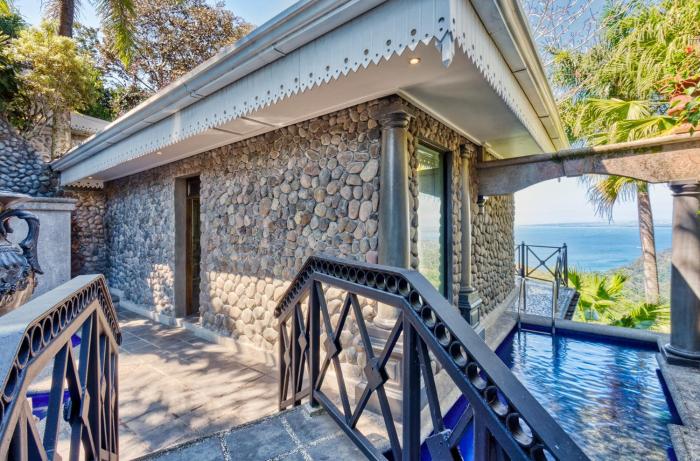 hotel villa caletas