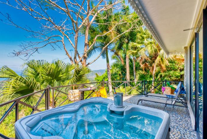 hotel villa caletas