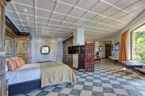 hotel villa caletas