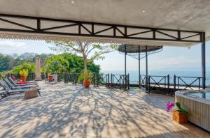 hotel villa caletas