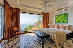 hotel villa caletas