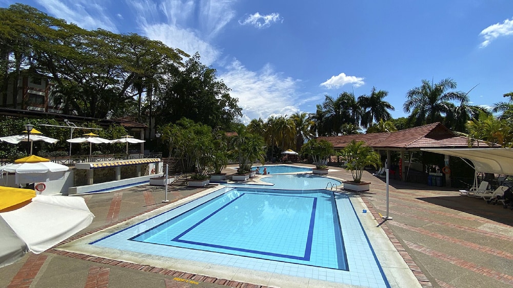 hotel on vacation girardot resort