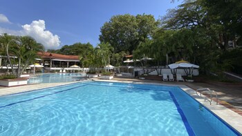 hotel on vacation girardot resort