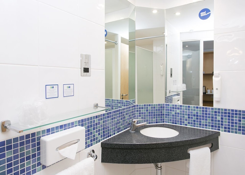 holiday inn express antrim an ihg hotel