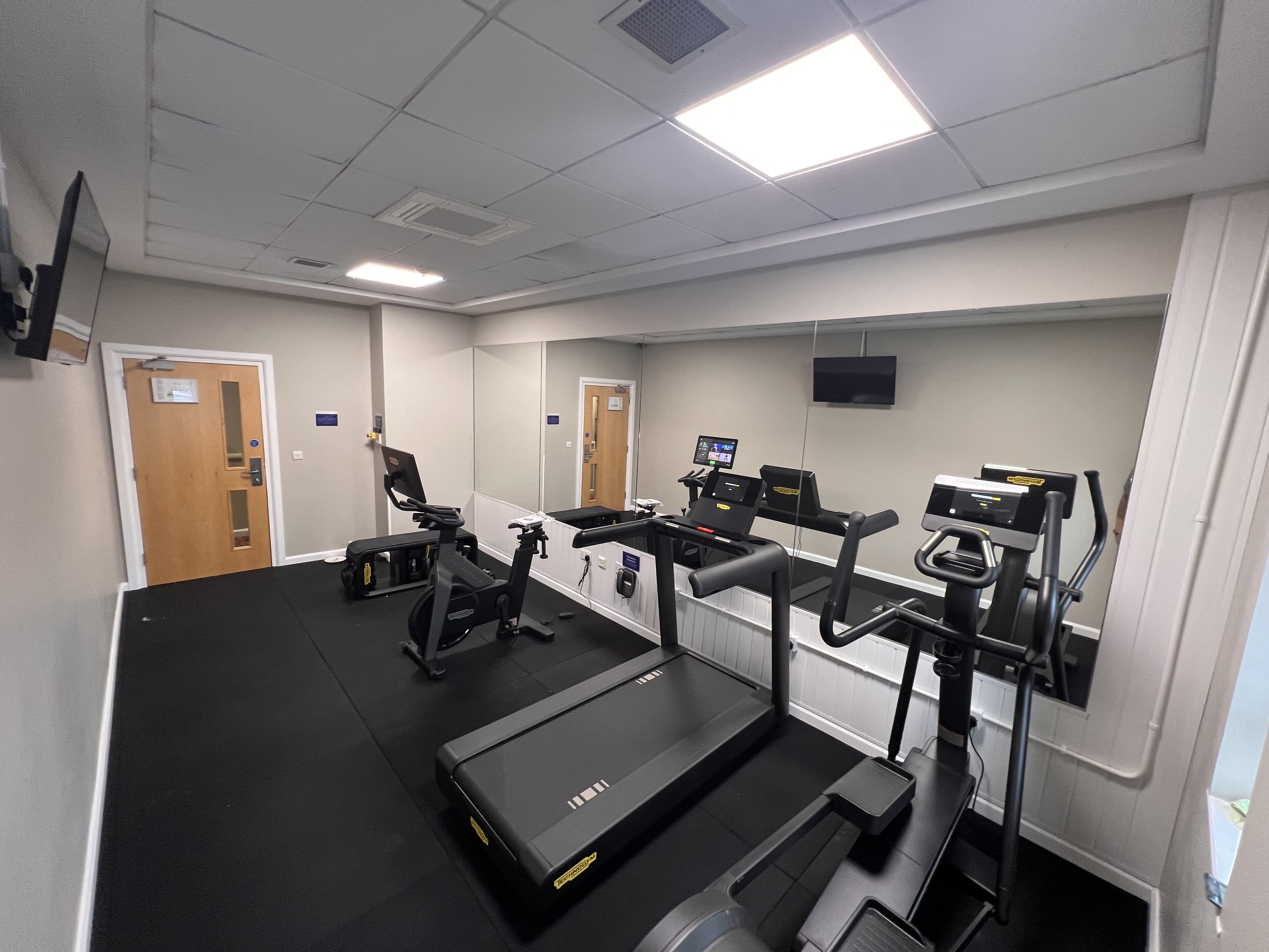 holiday inn express antrim an ihg hotel