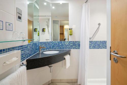 holiday inn express antrim an ihg hotel