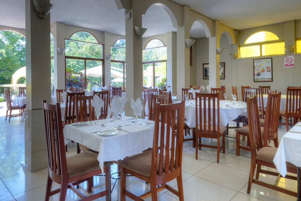 victoria falls rainbow hotel