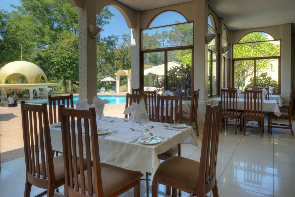victoria falls rainbow hotel