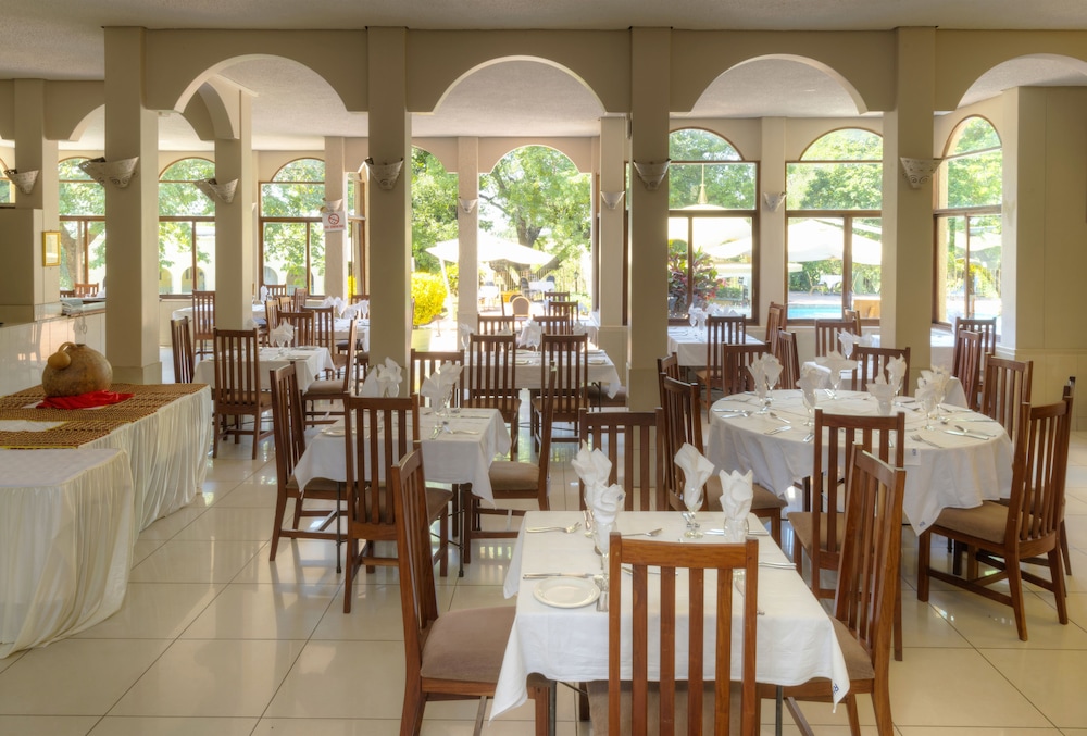 victoria falls rainbow hotel