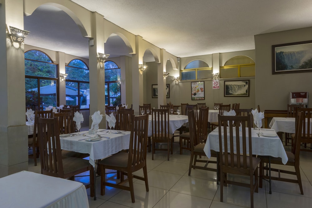 victoria falls rainbow hotel