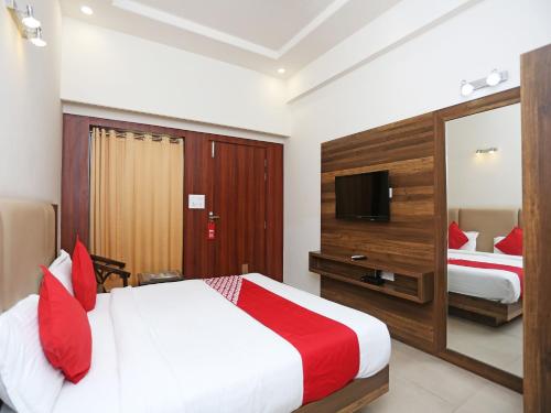 hotel lotus grand