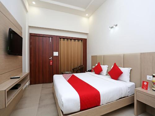 hotel lotus grand