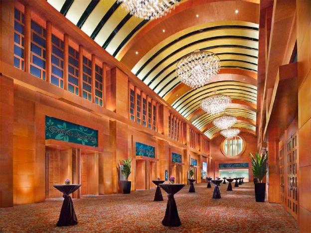 resorts world sentosa festive hotel sg clean