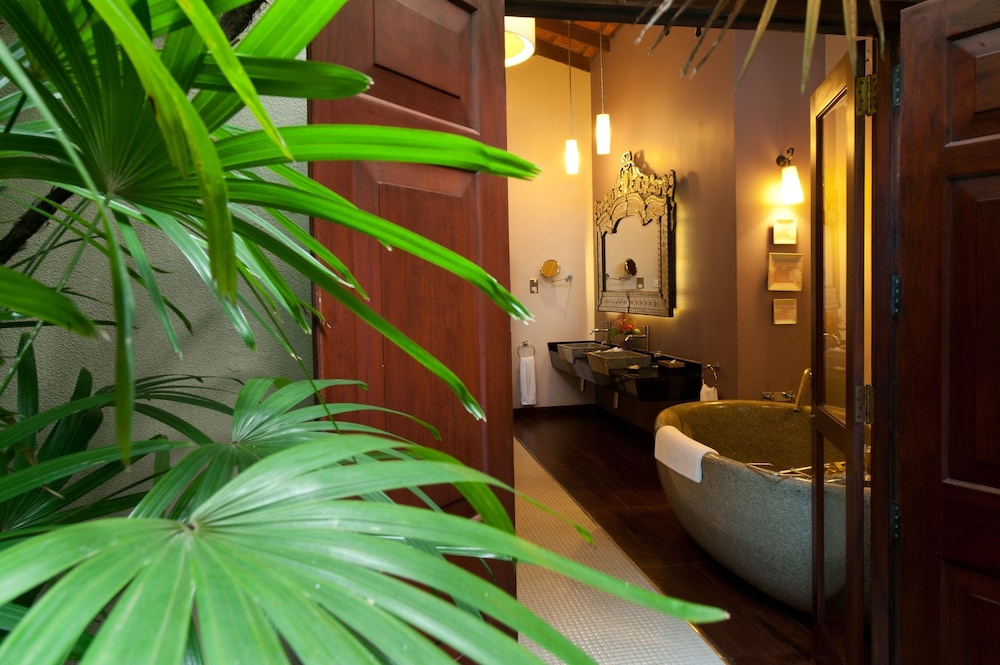 reef villa and spa