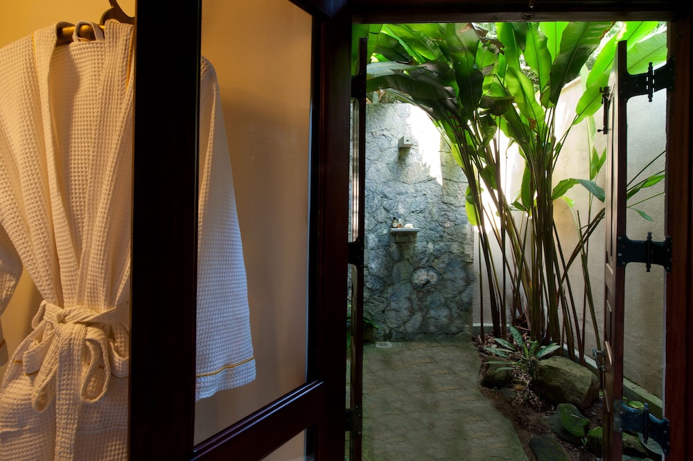 reef villa and spa