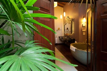 reef villa and spa