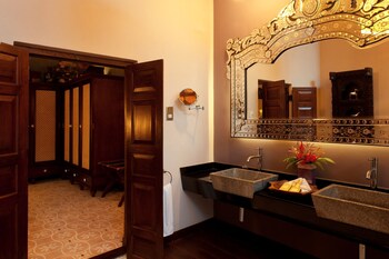 reef villa and spa