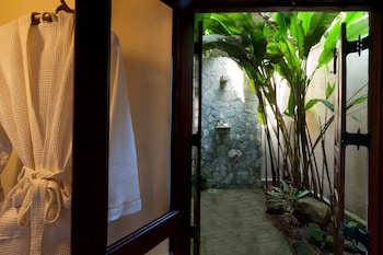 reef villa and spa