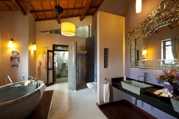 reef villa and spa