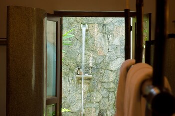 reef villa and spa