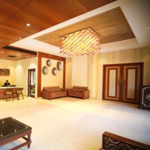 hotel regency square