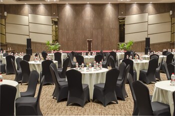 hotel horison gkb gresik