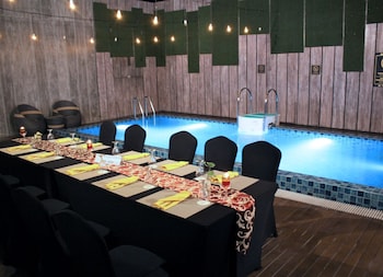 hotel horison gkb gresik