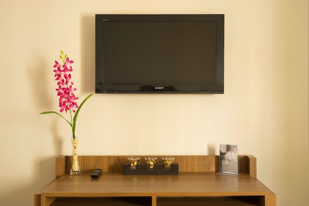 hotel tower house suites