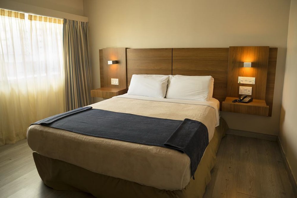 hotel tower house suites