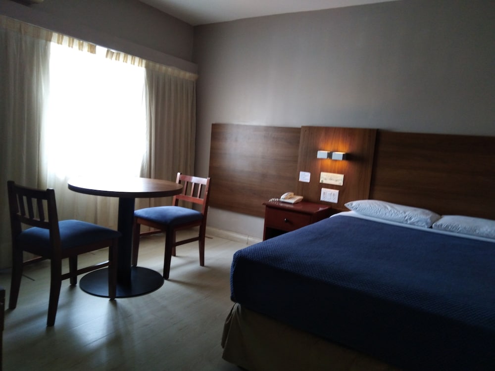 hotel tower house suites