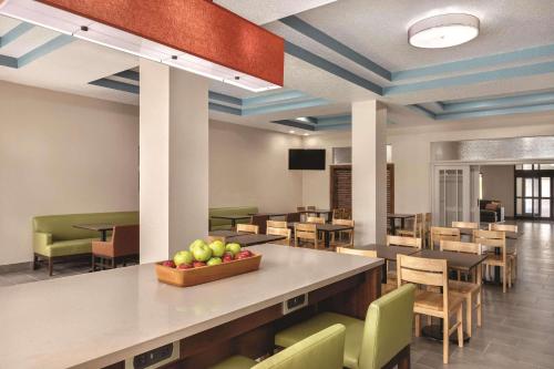 country inn and suites by radisson tampa rj stadium